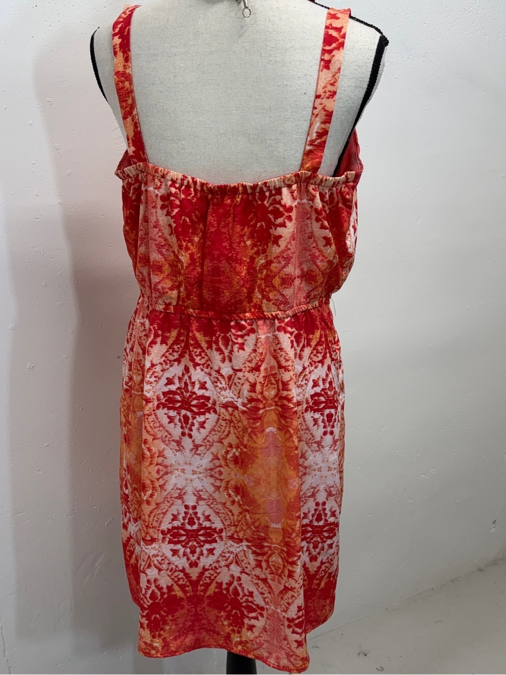 Red Patterned Ruffle-Neck Sleeveless Dress - Picture 4 of 13